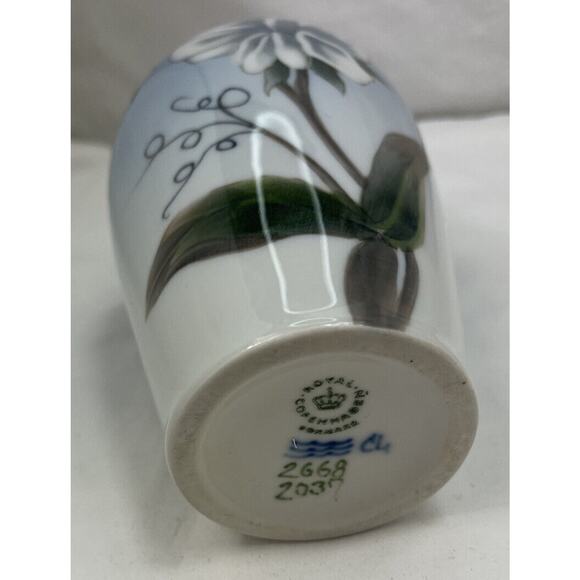 Royal Copenhagen Denmark Vase Porcelain Ceramic Rare- Orchid- #2068/2037 🏺 - Picture 8 of 12